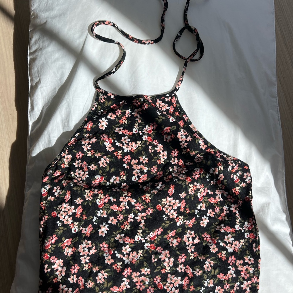 Crop top, halter neck tie